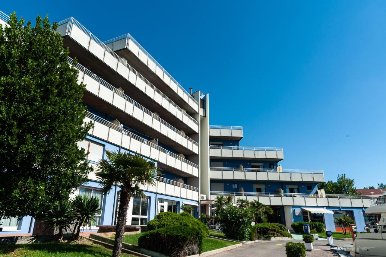 צ'סנטיקו Onda Marina Residence מראה חיצוני תמונה